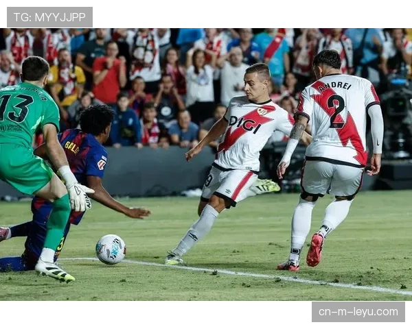 巴列卡诺前锋德弗鲁托斯10球,成为球队保级重要保障 巴列卡诺前锋德弗鲁托斯10球,成为球队保级重要保障